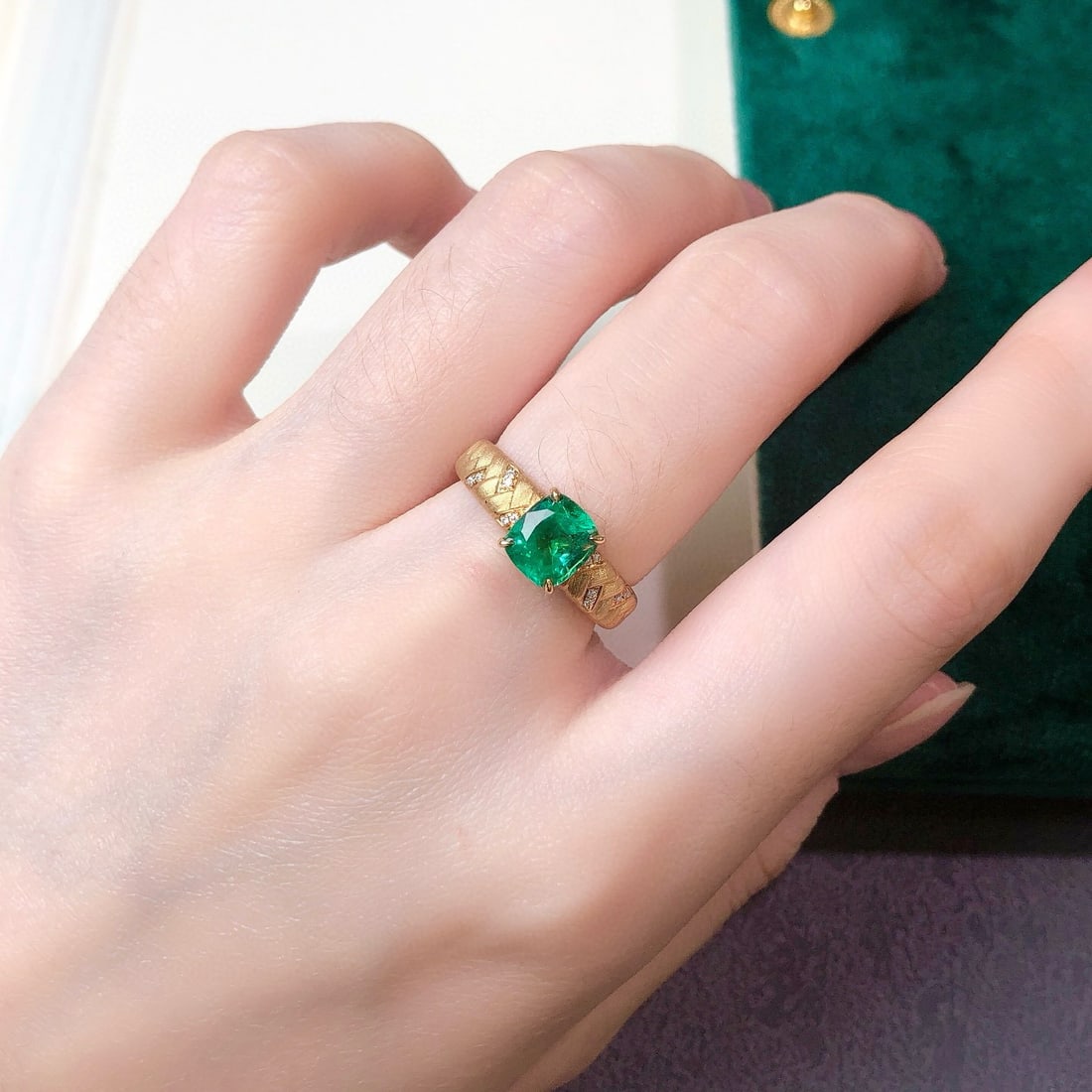 14k Gold 1.35 Ctw Vivid Green Natural Emerald & Diamond Ring - 5