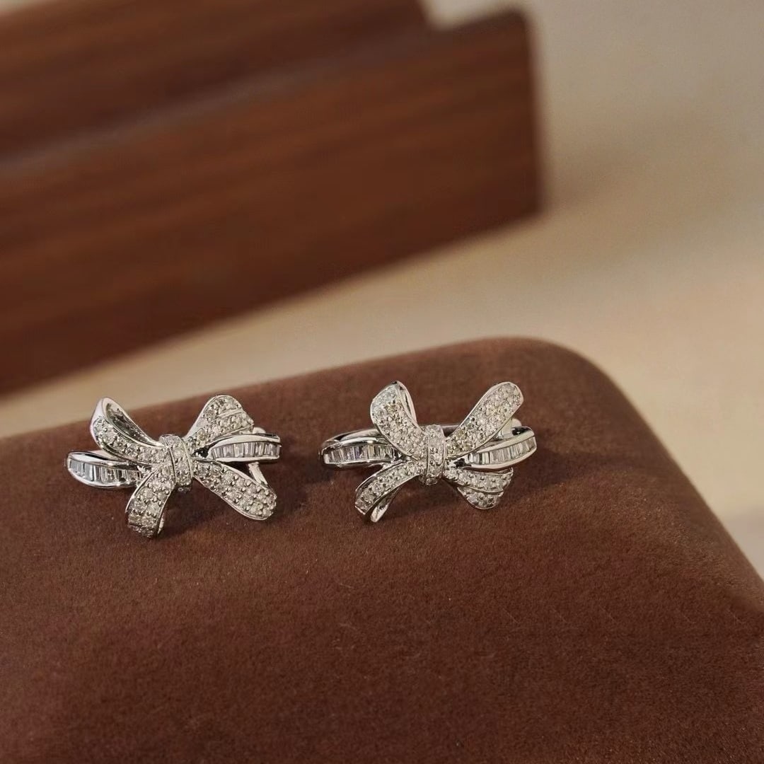 14k Gold 0.56 Ct Natural H Diamond Earrings: Ref:230940355 // gold content:14k gold // main gemstone:diamond // shape:multiply // carat weight:0. 56ct // clarity grade:vs-si // color:h // treatment:natural // Condition: NewLow Estimate: