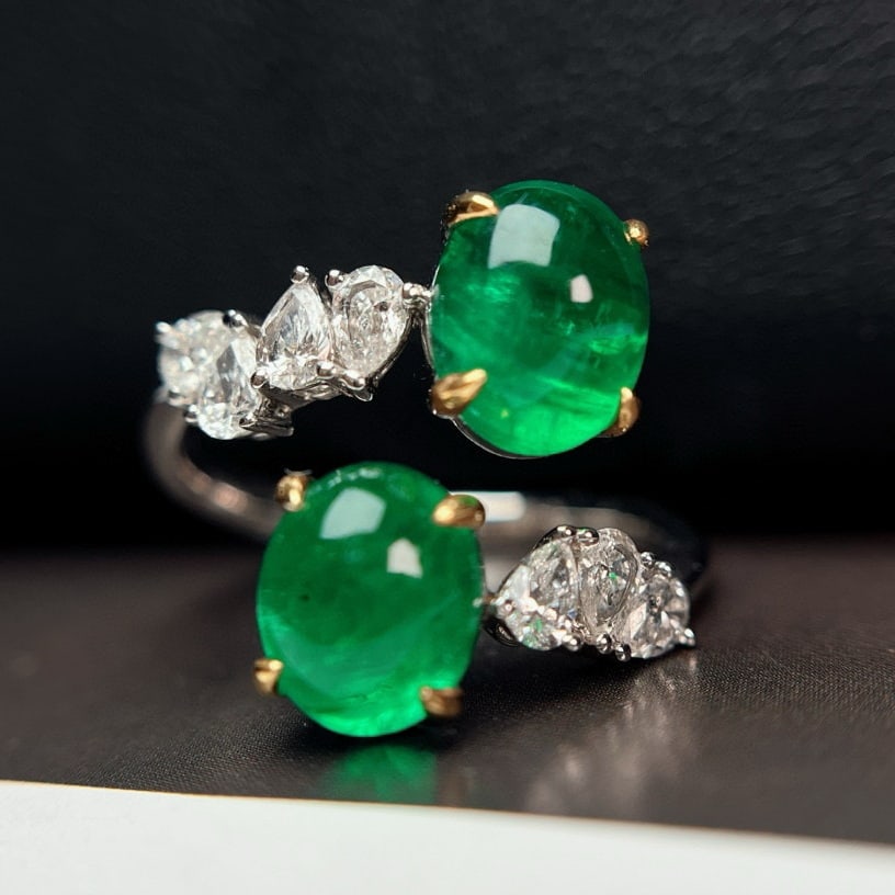 14k Gold 4.20 Ct Vivid Green Natural Emerald & Diamond Ring: Ref:230940357 // gold content:14k gold // ring size:7. 25us // // main gemstone:emerald // shape:oval // carat weight:4. 20ct // color:vivid green // treatment:natural // // adjacent gemstone 2 :