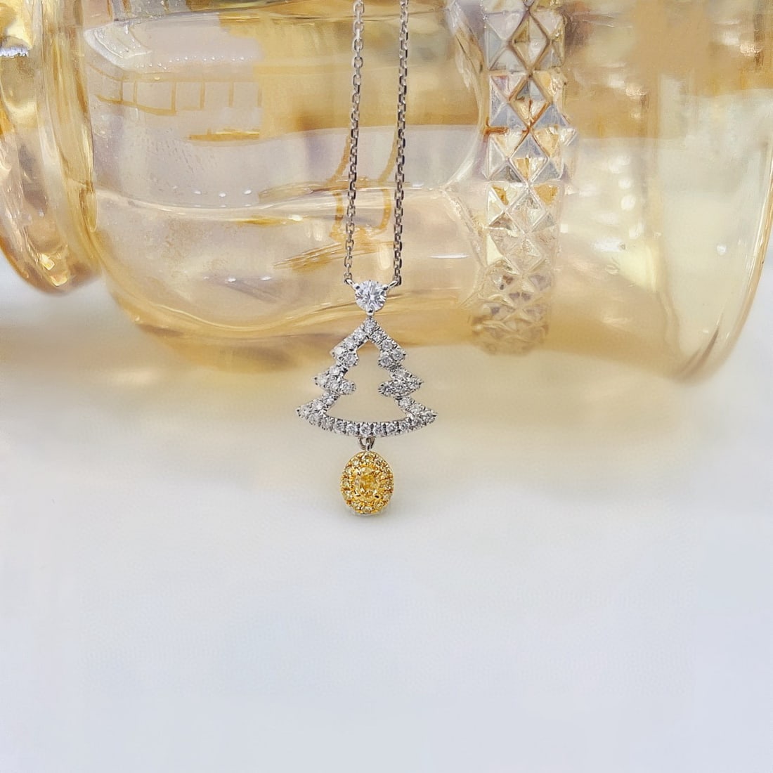 14k Gold 0.34 Ctw Natural Yellow Diamond & Diamond Necklace: Ref:230940360 // gold content:14k gold // main gemstone:yellow diamond // shape:oval // carat weight:0. 09ct // color:yellow // treatment:natural // // adjacent gemstone 2 : diamond // shape:round