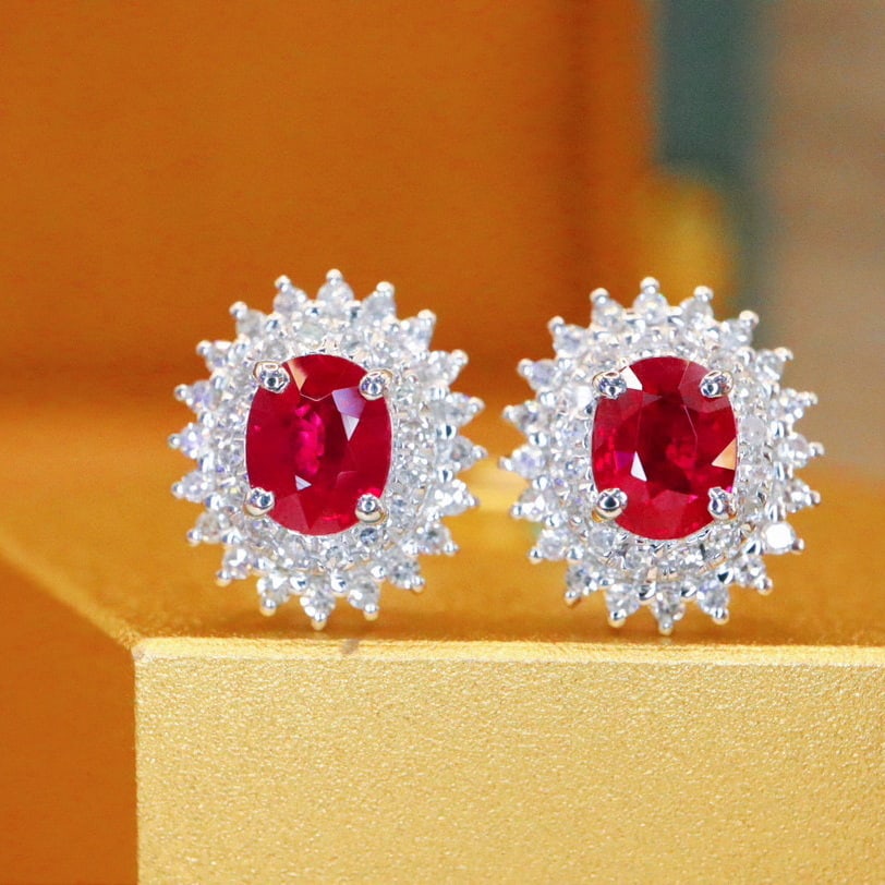 14k Gold 0.99 Ctw Natural Ruby & Diamond Earrings: Ref:230940364 // gold content:14k gold // main gemstone:ruby // shape:oval // carat weight:0. 70ct // color:pigeonblood red // treatment:natural // // adjacent gemstone 2 : diamond // number of stones
