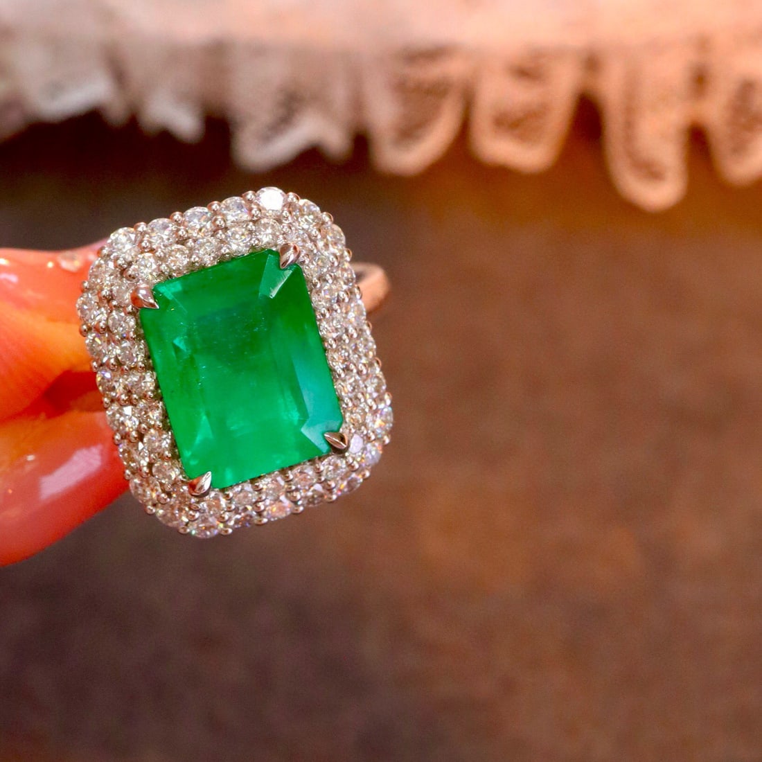 14k Gold 4.01 Ctw Vivid Green Natural Emerald & Diamond Ring: Ref:230940370 // gold content:14k gold // ring size:7. 25us // // main gemstone:emerald // shape:octagonal // carat weight:3. 10ct // color:vivid green // treatment:natural // // adjacent gemstone 2 :