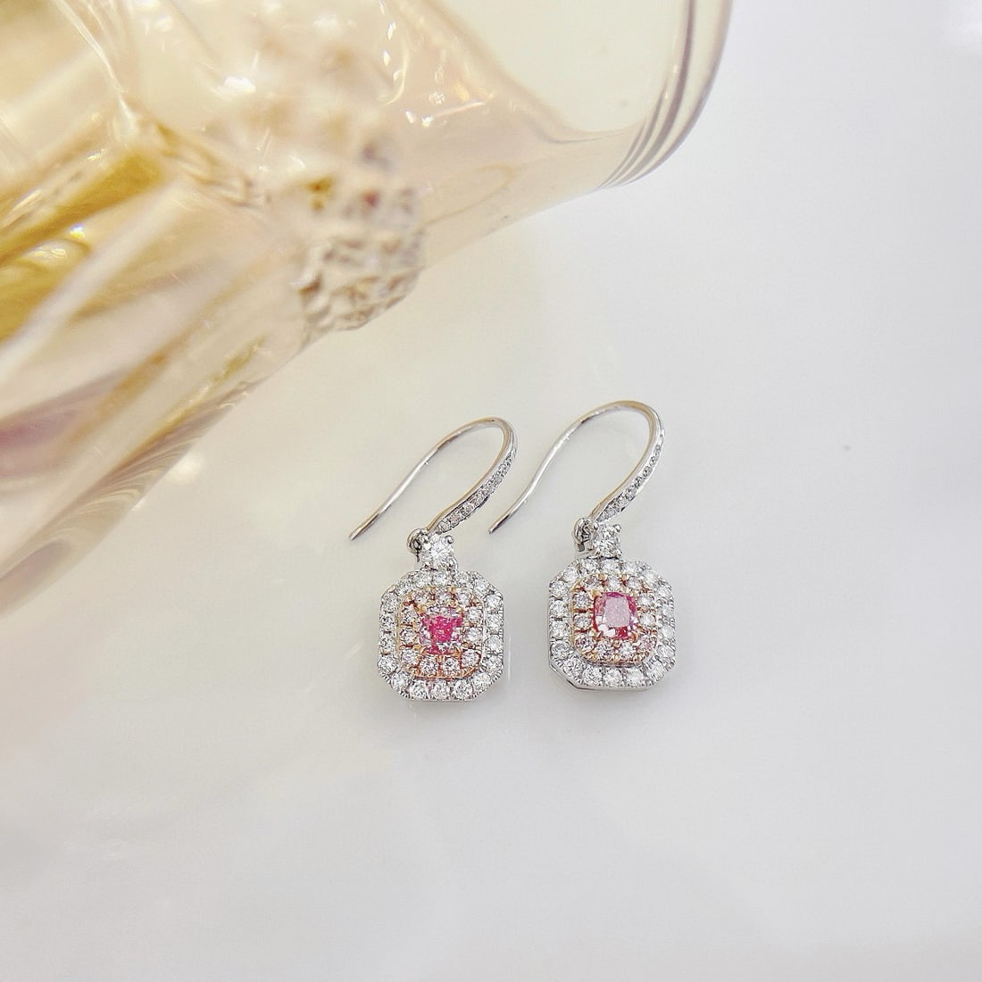 14k Gold 0.94 Ctw Natural Pink Diamond & Diamond Earrings: Ref:230940371 // gold content:14k gold // main gemstone:pink diamond // shape:cushion // carat weight:0. 32ct // color:pink // treatment:natural // // adjacent gemstone 2 : diamond // shape:round