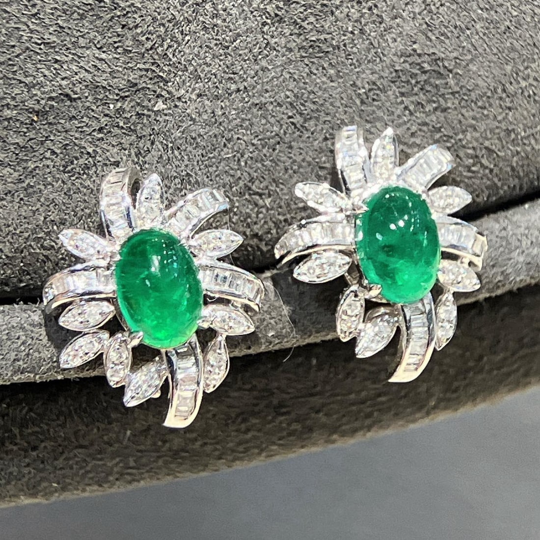 14k Gold 1.2 Ct Vivid Green Natural Emerald & Diamond Earrings - 3