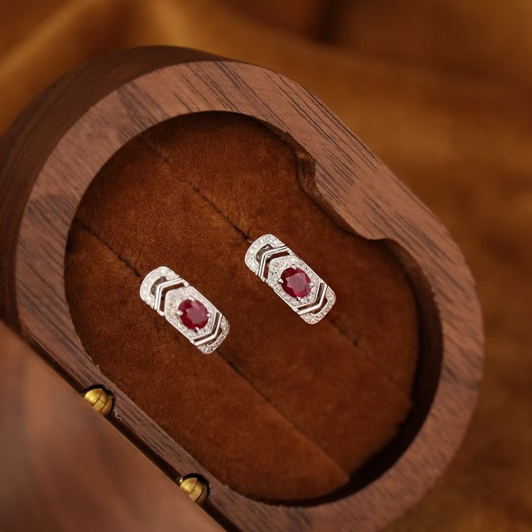 14k Gold 0.7 Ctw Vivid Red Natural Ruby & Diamond Earrings: Ref:230940379 // gold content:14k gold // main gemstone:ruby // shape:oval // carat weight:0. 5ct // color:vivid red // treatment:natural // // adjacent gemstone 2 : diamond // shape:round // carat we