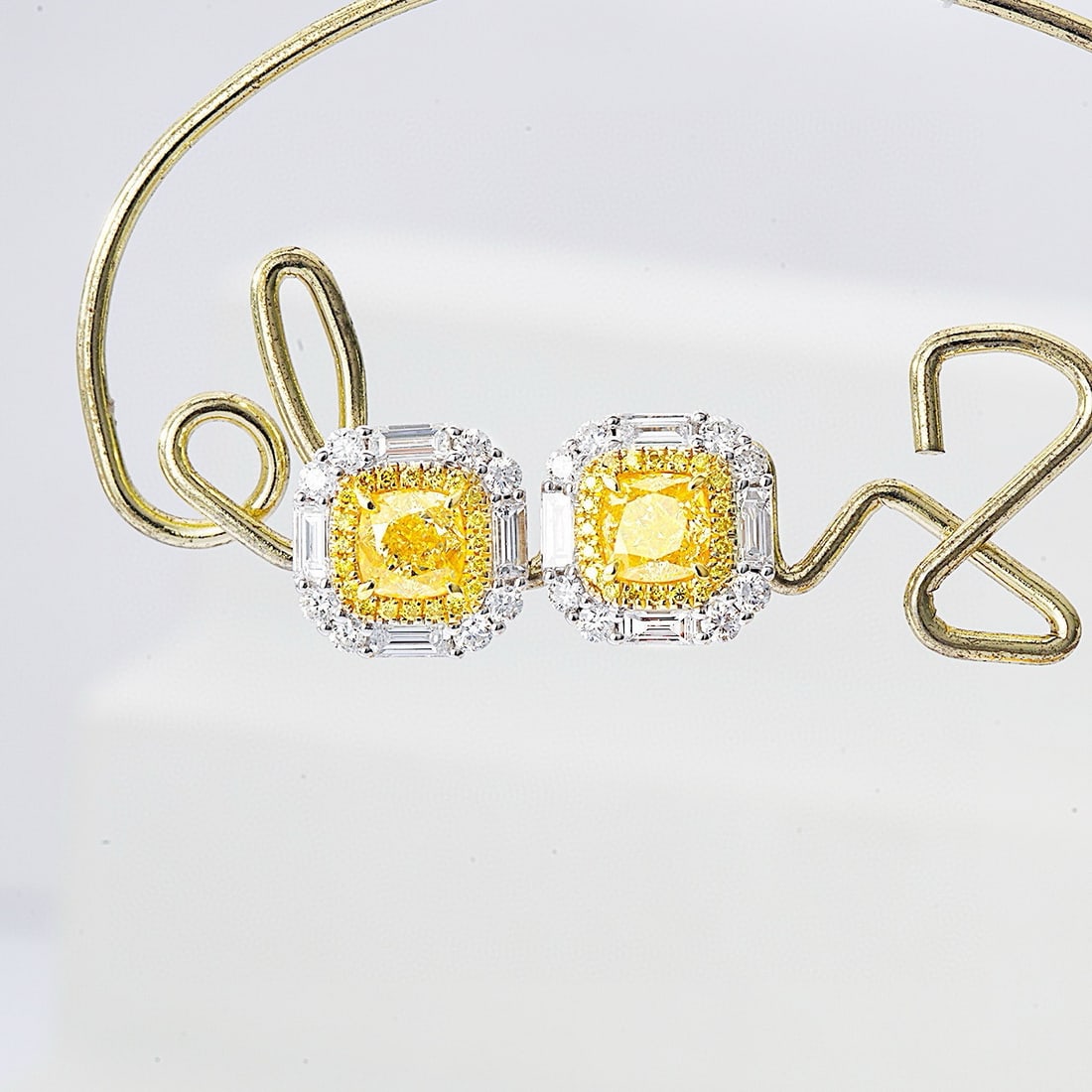 14k Gold 1.67 Ctw Natural Yellow Diamond & Diamond Earrings: Ref:230940408 // gold content:14k gold // main gemstone:yellow diamond // shape:cushion // carat weight:1. 02ct // color:yellow // treatment:natural // // adjacent gemstone 2 : diamond //