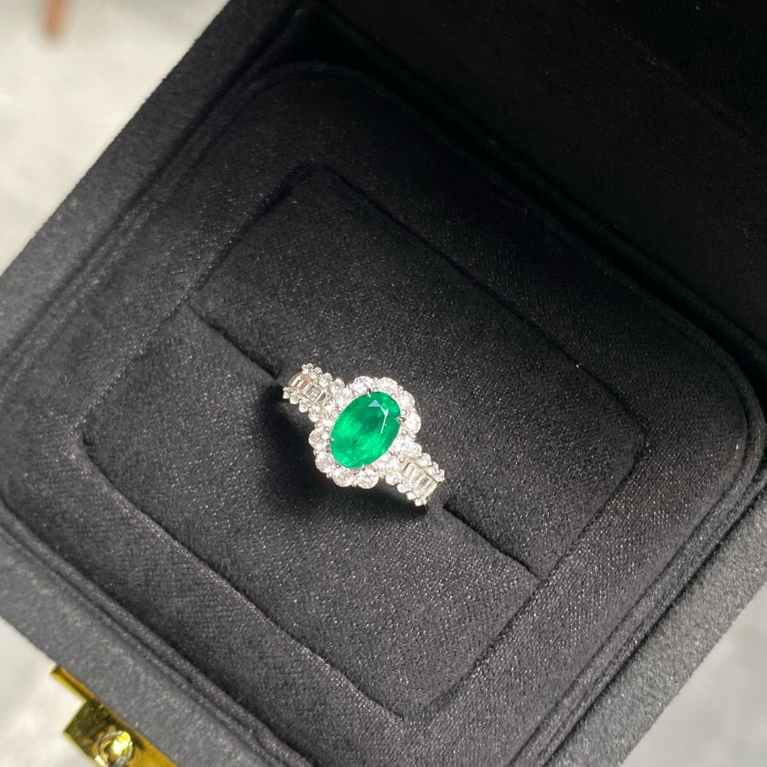 14k Gold 1.22 Ctw Vivid Green Natural Emerald & Diamond Ring - 4