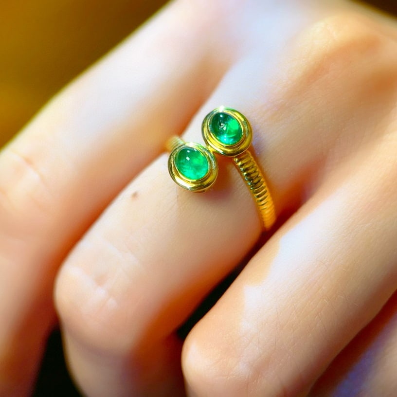 14k Gold 0.85 Ct Vivid Green Natural Emerald Ring - 6