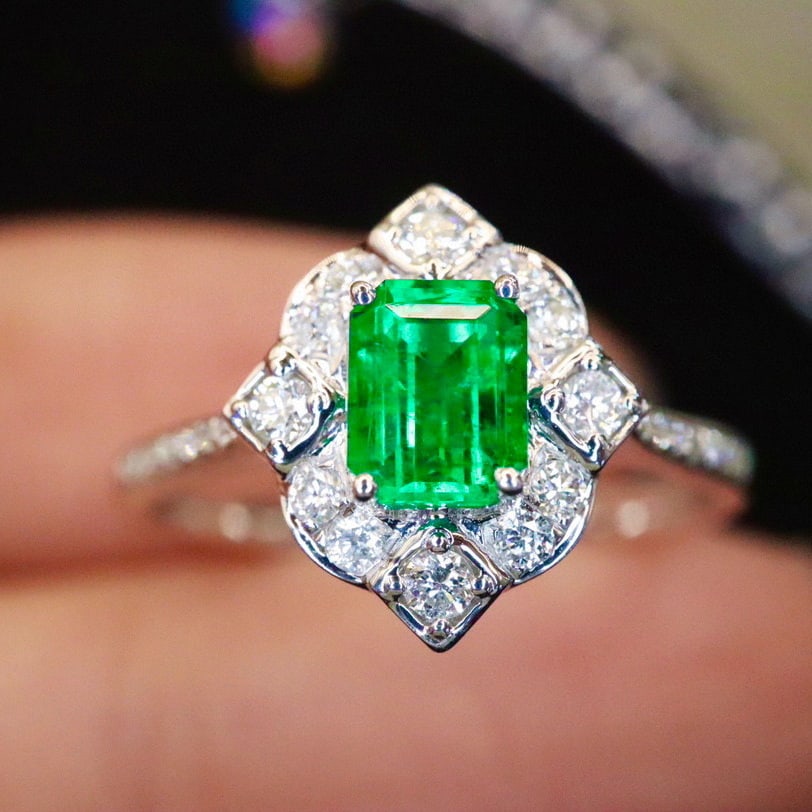 14k Gold 0.72 Ctw Vivid Green Natural Emerald & Diamond Ring: Ref:230940440 // gold content:14k gold // ring size:7. 25us // // main gemstone:emerald // shape:octagonal // carat weight:0. 50ct // color:vivid green // treatment:natural // // adjacent gemstone 2 :