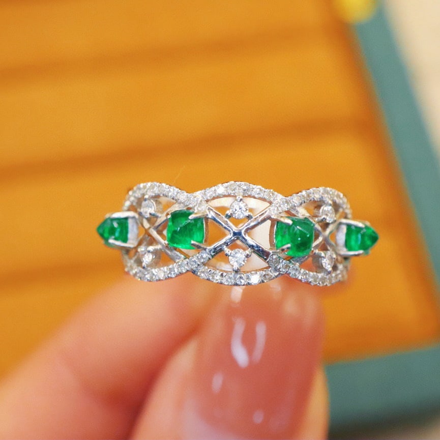 14k Gold 0.82 Ctw Vivid Green Natural Emerald & Diamond Ring: Ref:230940445 // gold content:14k gold // ring size:7. 25us // // main gemstone:emerald // shape:suger-loaf // carat weight:0. 58ct // color:vivid green // treatment:natural // // adjacent