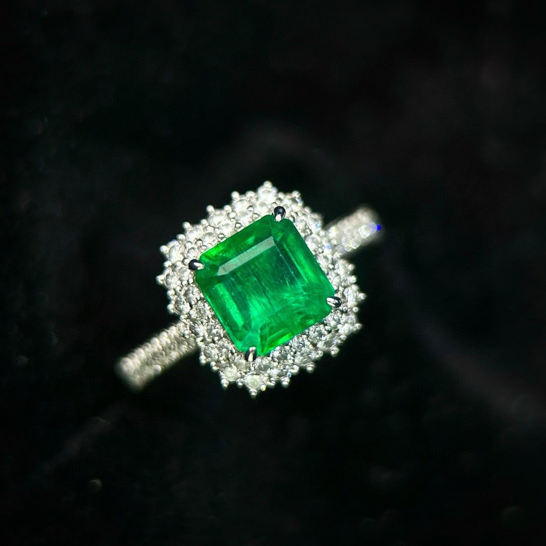 14k Gold 2.62 Ctw Vivid Green Natural Emerald & Diamond Ring: Ref:230937008 // gold content:14k gold // ring size:7. 25us // // main gemstone:emerald // shape:octagonal // carat weight:1. 95ct // color:vivid green // treatment:natural // // adjacent gemstone 2 :