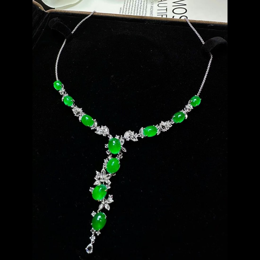 14k Gold 20.25 Ct Vivid Green Natural Emerald & Sapphire Necklace - 2