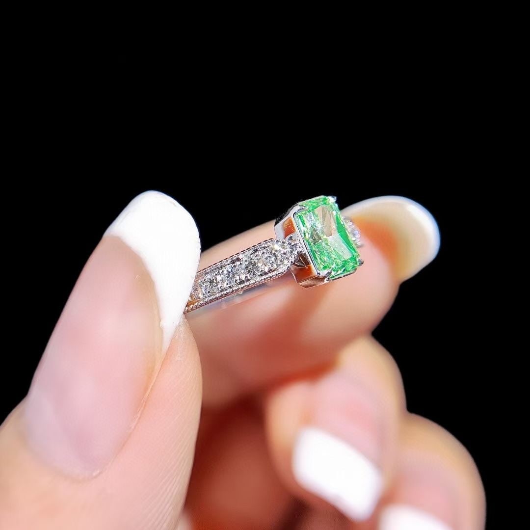 14k Gold 0.79 Ctw Natural Green Diamond & Diamond Ring - 2