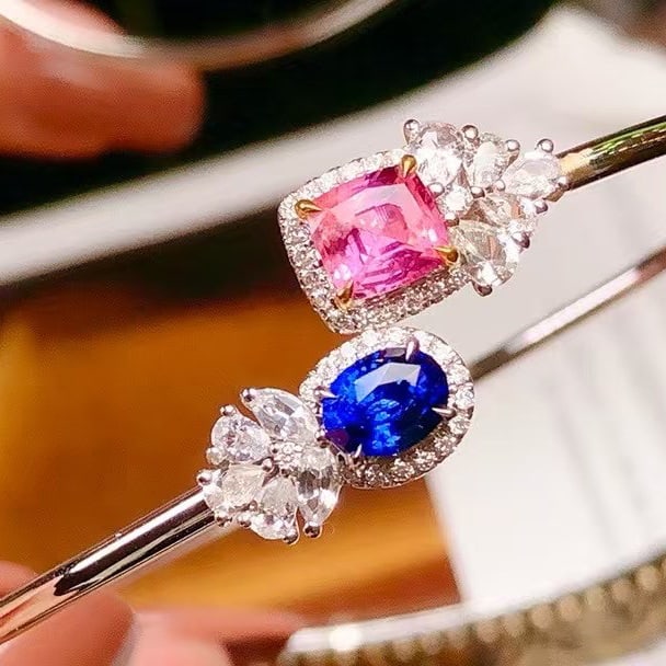 14k Gold 1.89 Ctw Natural Padparadscha Sapphire & Diamond & Toi Et Moi Bangle: Ref:230937036 // gold content:14k gold // main gemstone:padparadscha sapphire // shape:cushion // carat weight:1. 68ct // color:orangish pink // treatment:natural // // adjacent gemstone 2 : diamond /