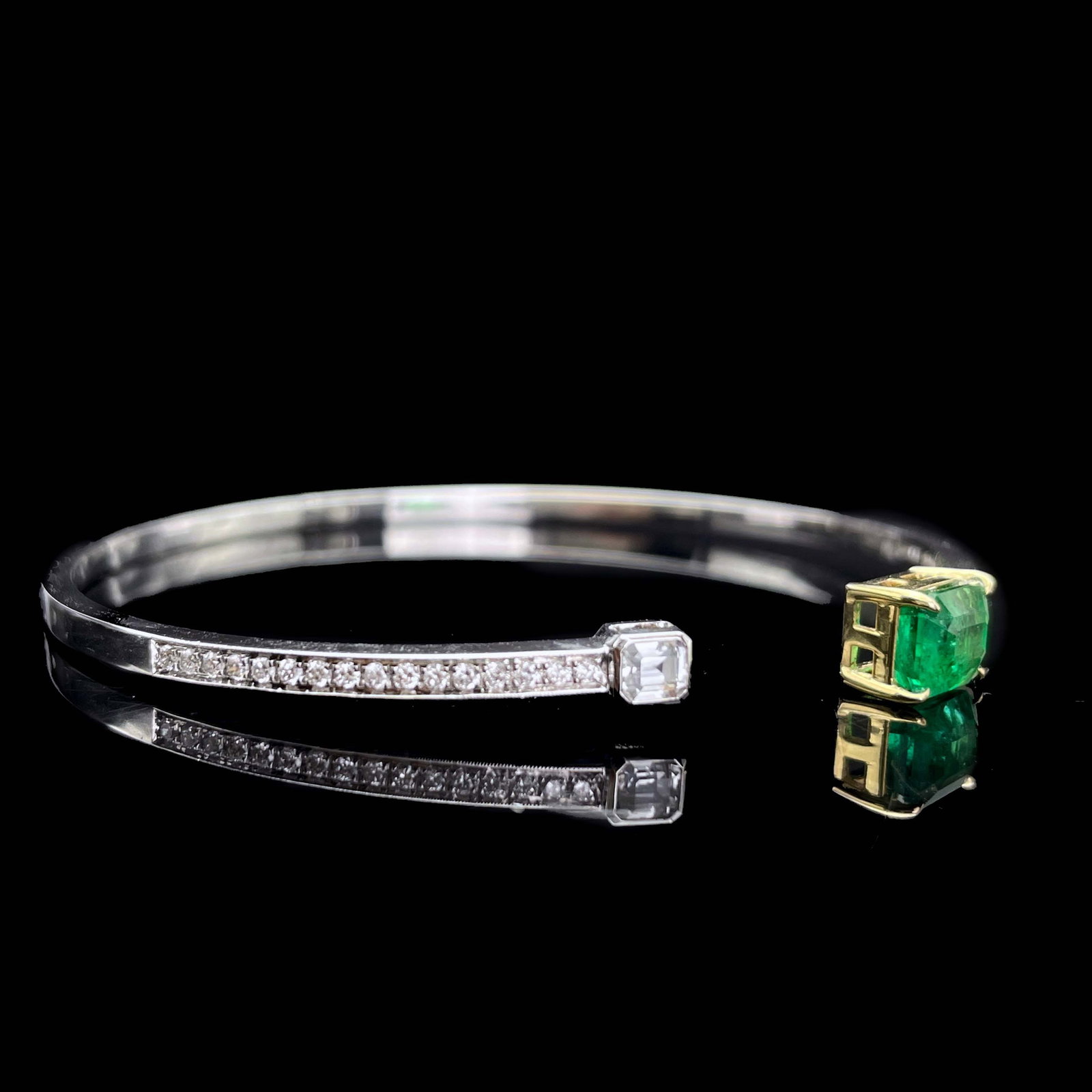 14k Gold 1.75 Ctw Natural Emerald & Diamond Bangle - 2