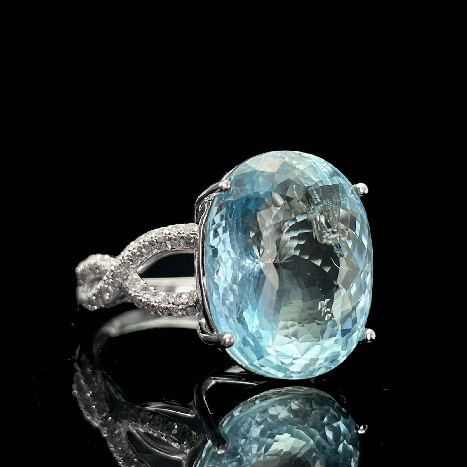 14k Gold 9.5 Ct Natural Aquamarine & Diamond Ring - 2