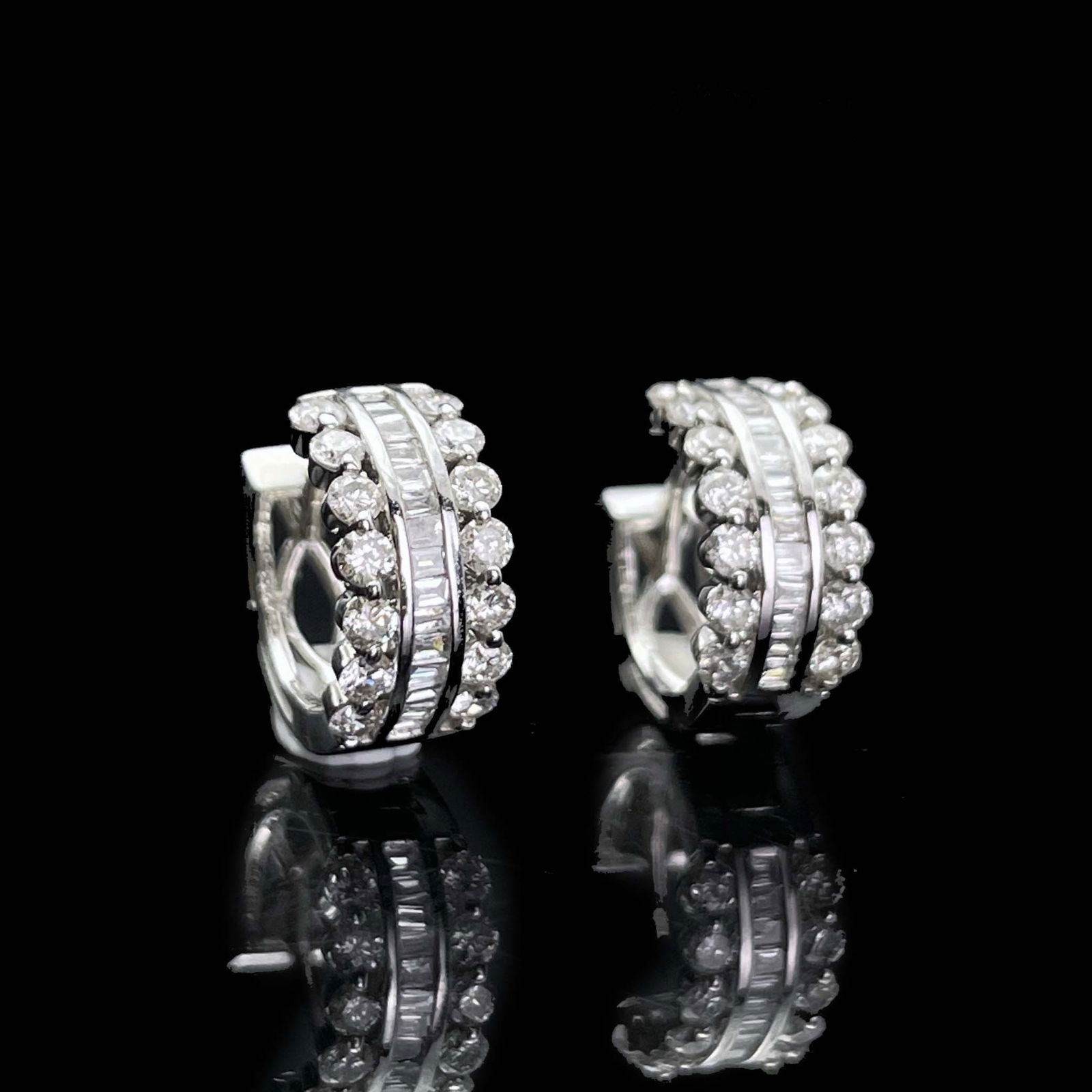 14k Gold 0.5 Ct Natural H Diamond Earrings: Ref:230937076 // gold content:14k gold // main gemstone:diamond // shape:multiply // carat weight:0. 5ct // clarity grade:vs-si // color:h // treatment:natural // Condition: New Low Estimate: 1400.00