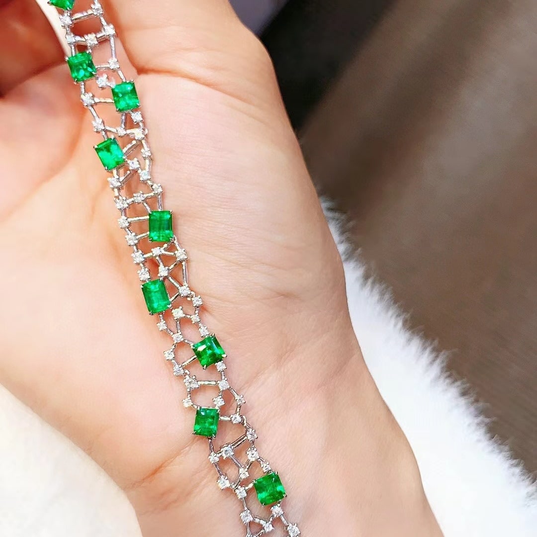 14k Gold 6.06 Ctw Vivid Green Natural Emerald & Diamond Bracelet - 2