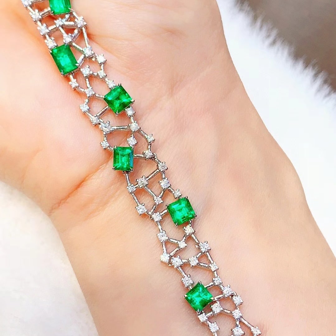 14k Gold 6.06 Ctw Vivid Green Natural Emerald & Diamond Bracelet - 4