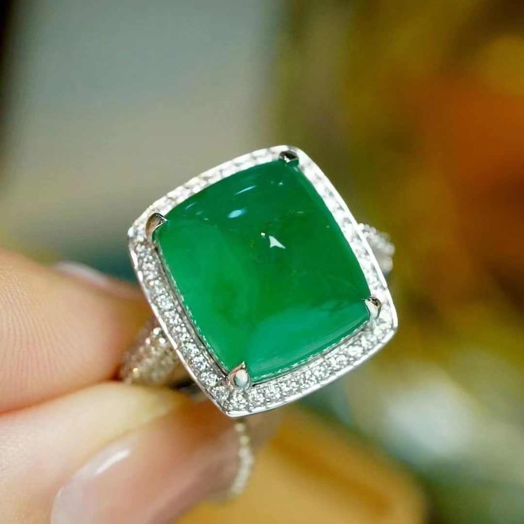 14k Gold 8.58 Ct Vivid Green Natural Emerald & Diamond Ring - 2