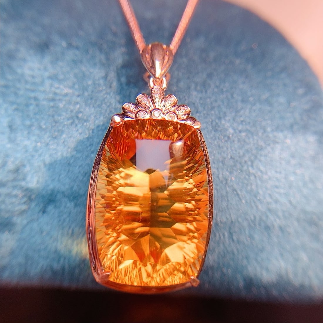 14k Gold 19.05 Ct Natural Citrine & Diamond Pendant( Without Chain ): Ref:230937093 // gold content:14k gold // main gemstone:citrine // shape:cushion // carat weight:19. 05ct // color:yellow // treatment:natural // // adjacent gemstone 2 : diamond // number of