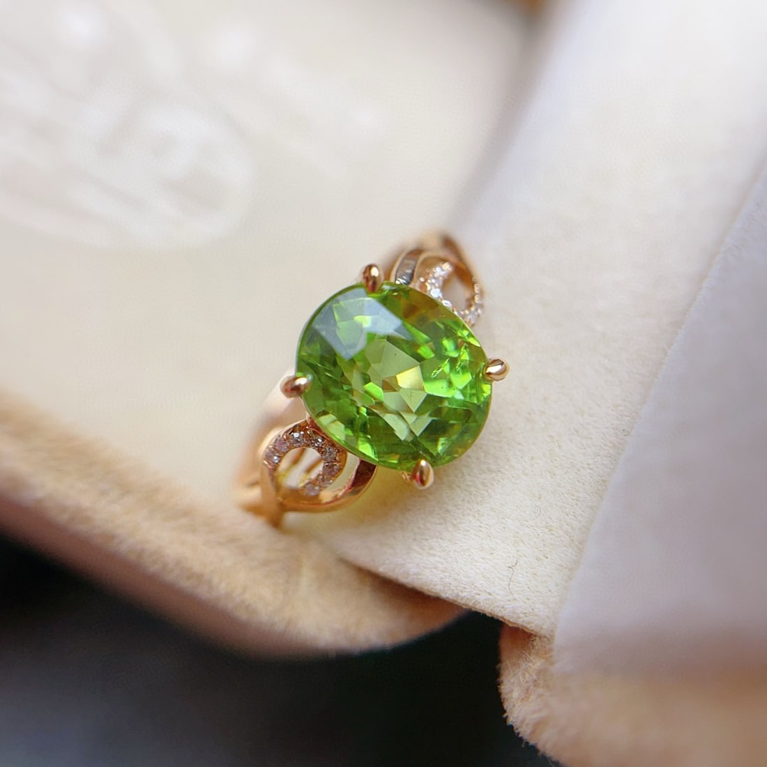 14k Gold 3.20 Ct Natural Tourmaline & Diamond Ring: Ref:230937094 // gold content:14k gold // ring size:7. 25us // // main gemstone:tourmaline // shape:oval // carat weight:3. 20ct // color:green // treatment:natural // // adjacent gemstone 2 :