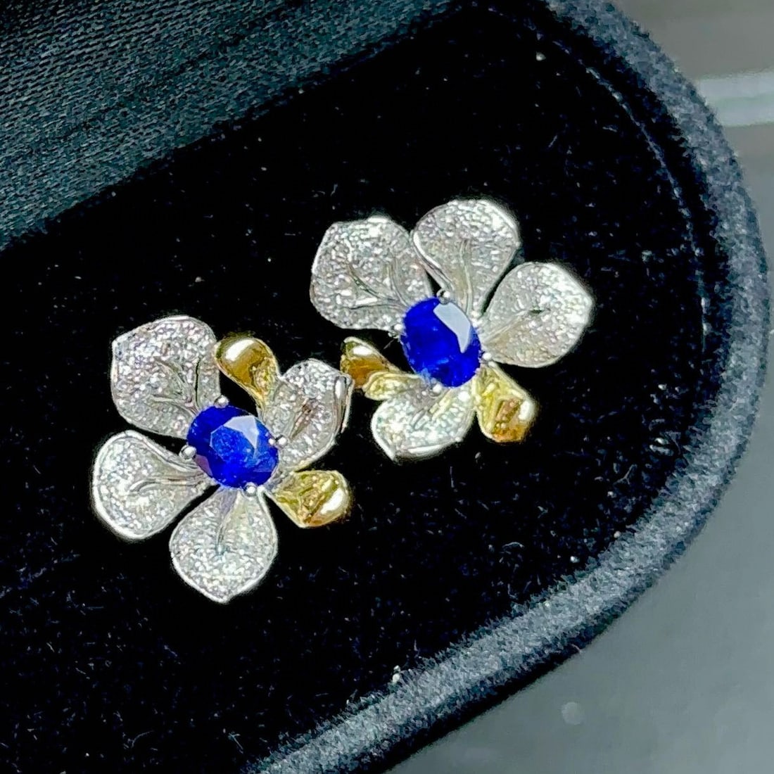 14k Gold 0.9 Ct Natural Sapphire & Diamond & Flowers Earrings: Ref:230937101 // gold content:14k gold // main gemstone:sapphire // shape:oval // carat weight:0. 9ct // color:royal blue // treatment:natural // // adjacent gemstone 2 : diamond // shape:round //
