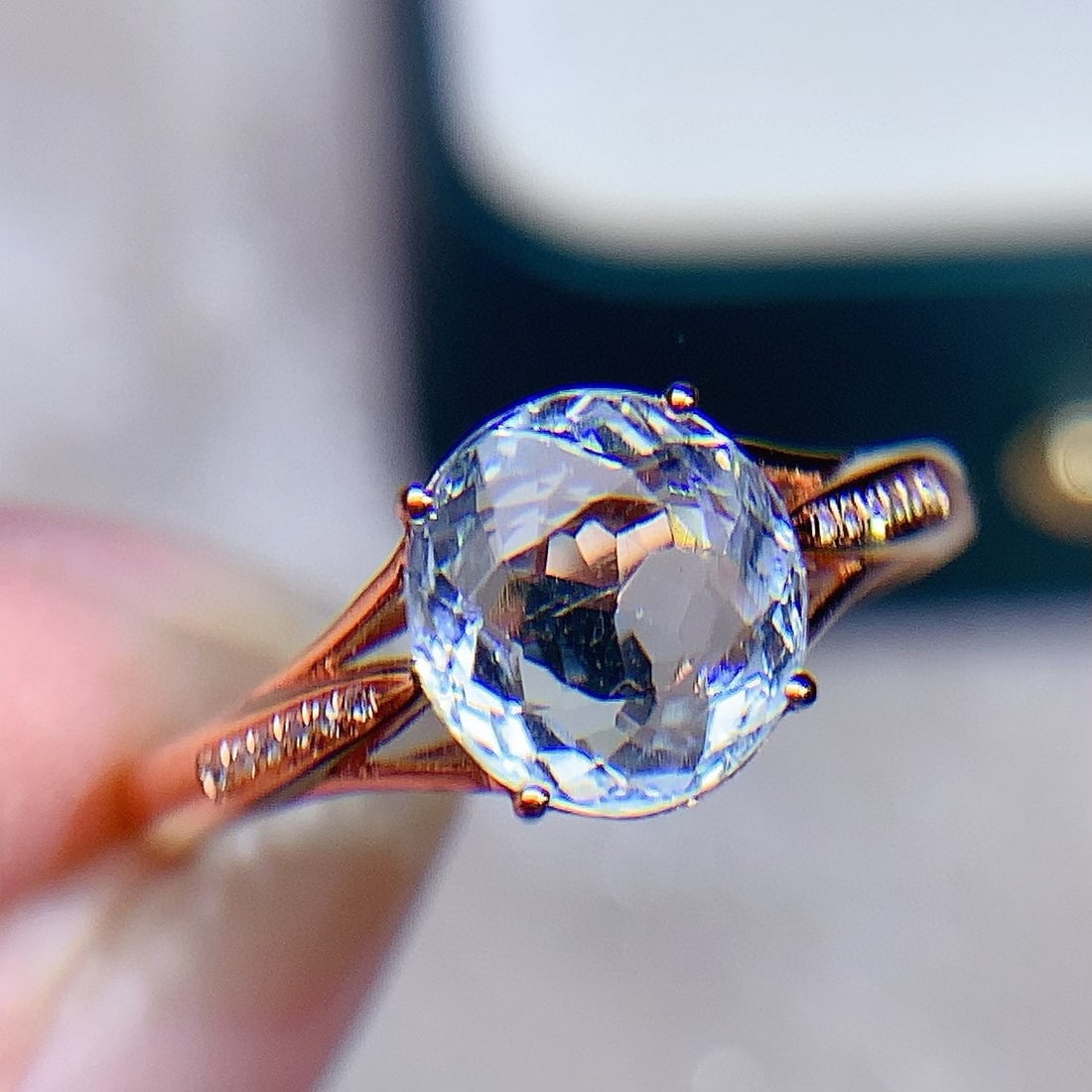 14k Gold 1.75 Ct Natural Aquamarine & Diamond Ring: Ref:230937102 // gold content:14k gold // ring size:7. 25us // // main gemstone:aquamarine // shape:oval // carat weight:1. 75ct // color:blue // treatment:natural // // adjacent gemstone 2 :