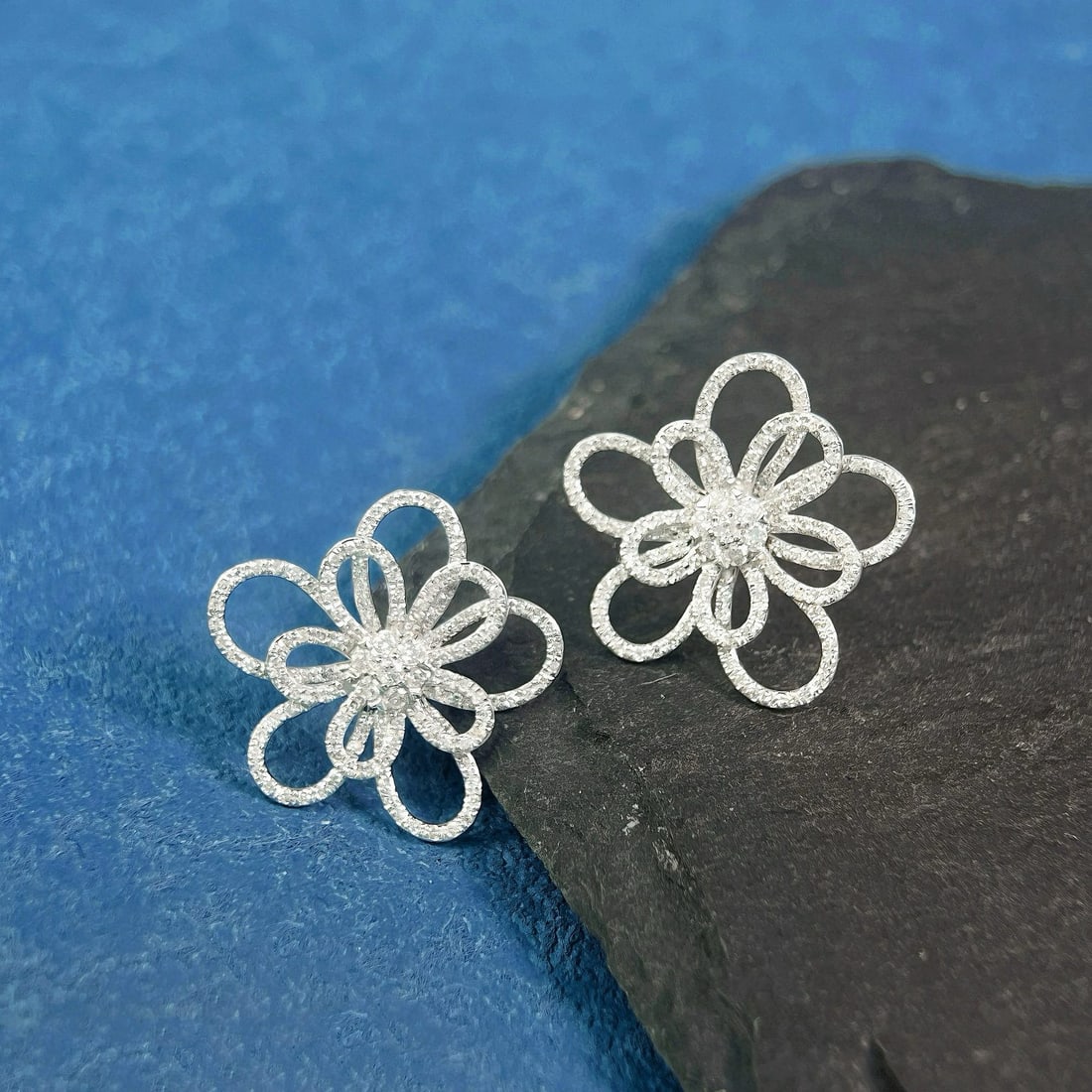 14k Gold 0.76 Ct Natural H Diamond Earrings: Ref:230937110 // gold content:14k gold // main gemstone:diamond // shape:round // carat weight:0. 76ct // clarity grade:vs-si // color:h // treatment:natural // cut grade:g // Condition: NewLow