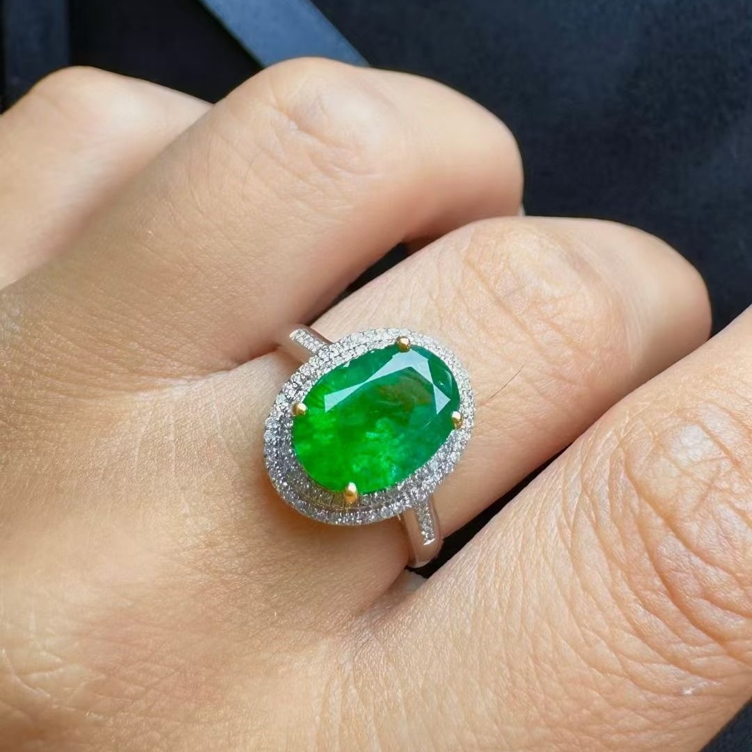 14k Gold 2.70 Ct Vivid Green Natural Emerald & Diamond Ring - 3