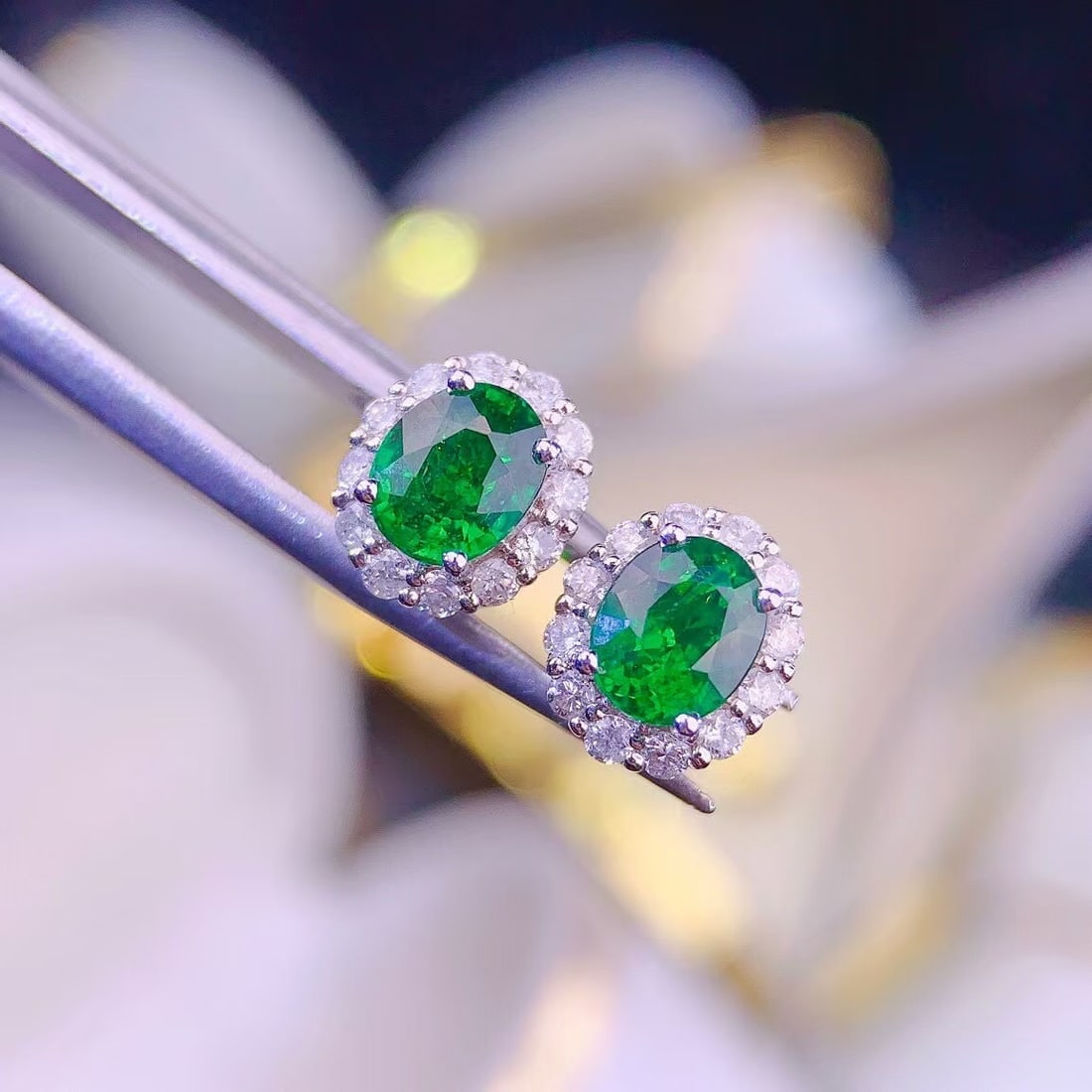 14k Gold 1.5 Ct Natural Tsavorite & Diamond Earrings - 5
