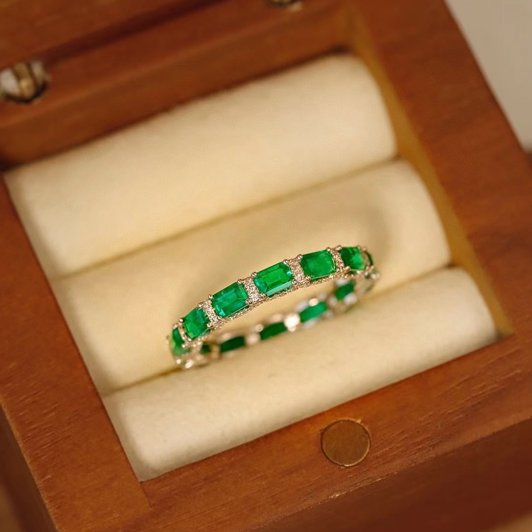 14k Gold 2.52 Ctw Vivid Green Natural Emerald & Diamond Ring: Ref:230937139 // gold content:14k gold // ring size:7. 25us // // main gemstone:emerald // shape:octagonal // carat weight:2ct // color:vivid green // treatment:natural // // adjacent gemstone 2 :