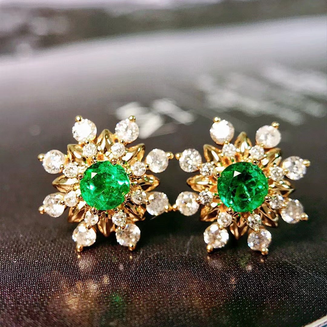 14k Gold 1.12 Ctw Vivid Green Natural Emerald & Diamond Earrings: Ref:230937141 // gold content:14k gold // main gemstone:emerald // shape:round // carat weight:0. 55ct // color:vivid green // treatment:natural // cut grade:g // // adjacent gemstone 2 : diamond