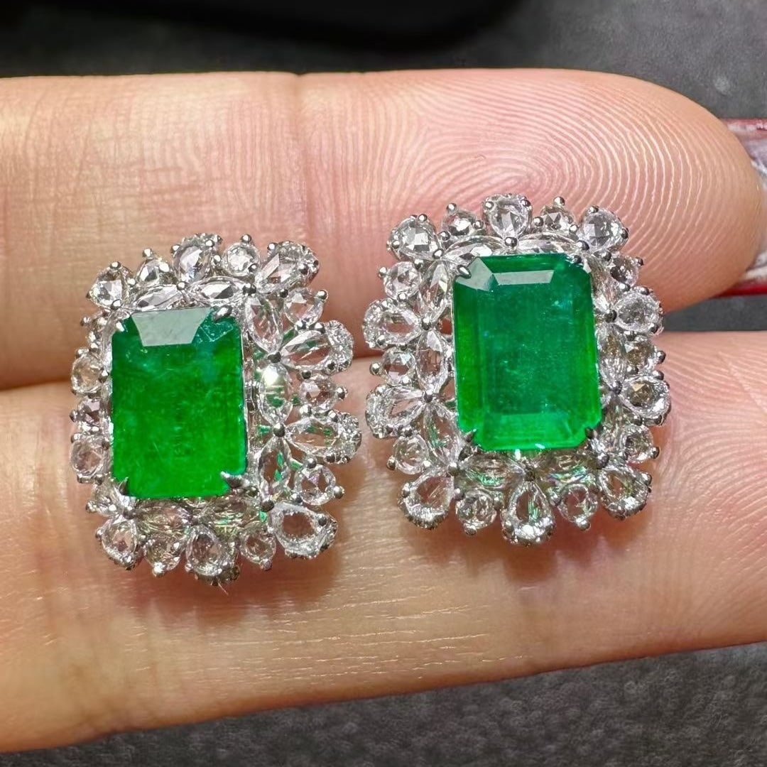 14k Gold 1.95 Ct Vivid Green Natural Emerald Earrings - 2
