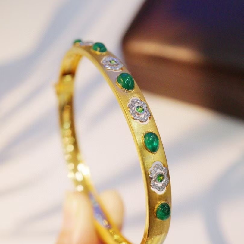 14k Gold 1.62 Ctw Natural Emerald & Diamond Bangle - 2