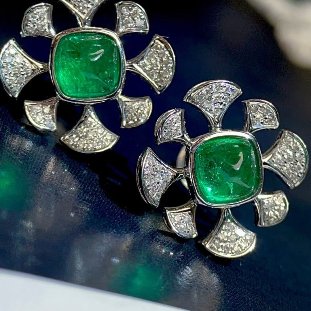 14k Gold 1.73 Ctw Vivid Green Natural Emerald & Diamond Earrings: Ref:230937164 // gold content:14k gold // main gemstone:emerald // shape:suger-loaf // carat weight:1. 42ct // color:vivid green // treatment:natural // // adjacent gemstone 2 : diamond //