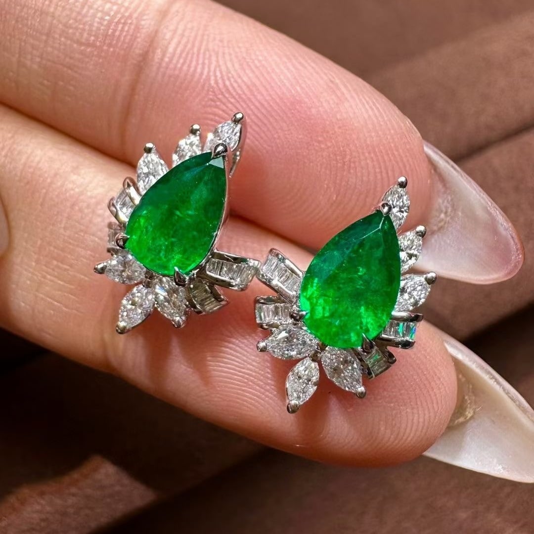 14k Gold 2.24 Ctw Vivid Green Natural Emerald & Diamond Earrings - 2