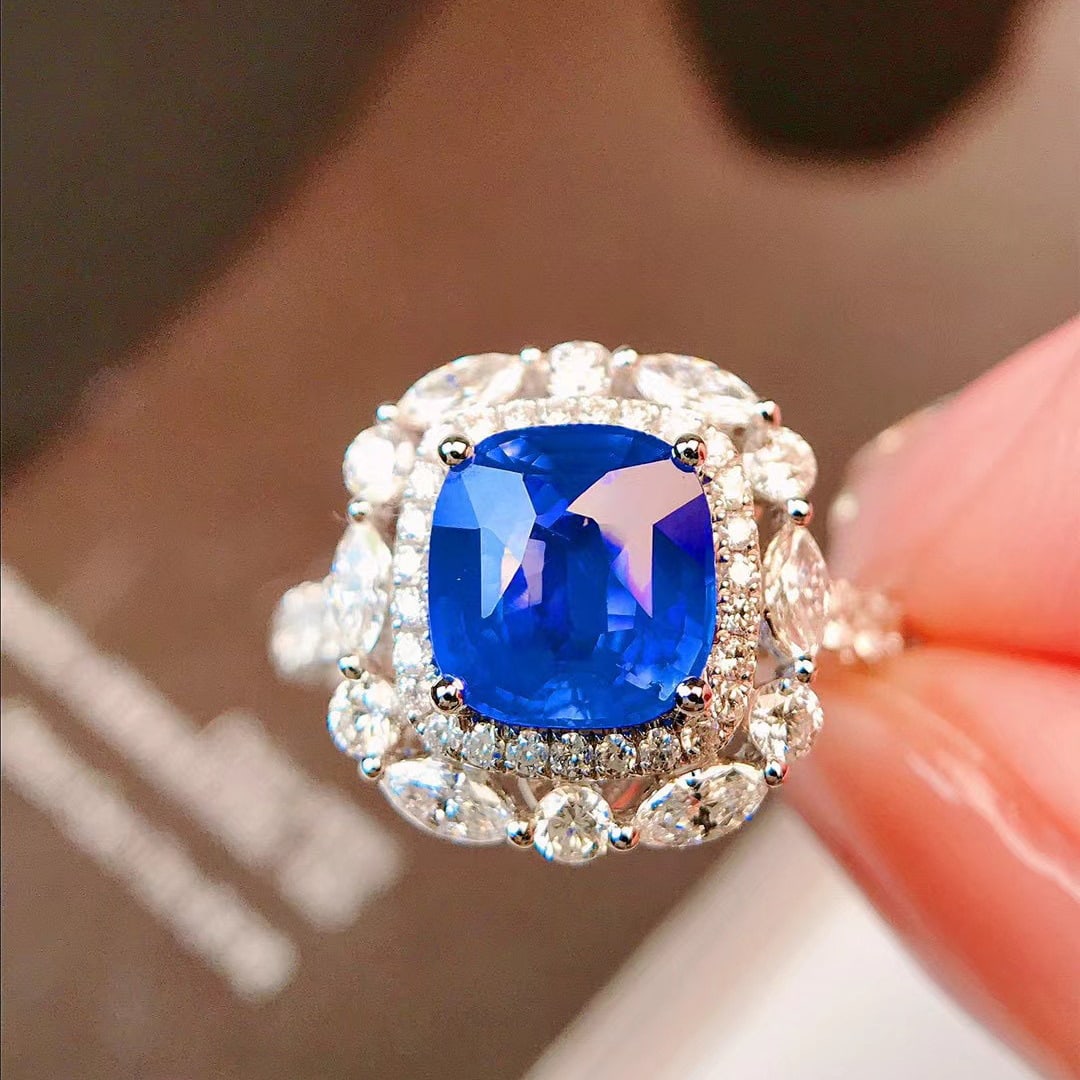 14k Gold 2.94 Ctw Natural Sapphire & Diamond Ring: Ref:230937187 // gold content:14k gold // ring size:7. 25us // // main gemstone:sapphire // shape:cushion // carat weight:2. 07ct // color:cornflower blue // treatment:natural // // adjacent gemstone
