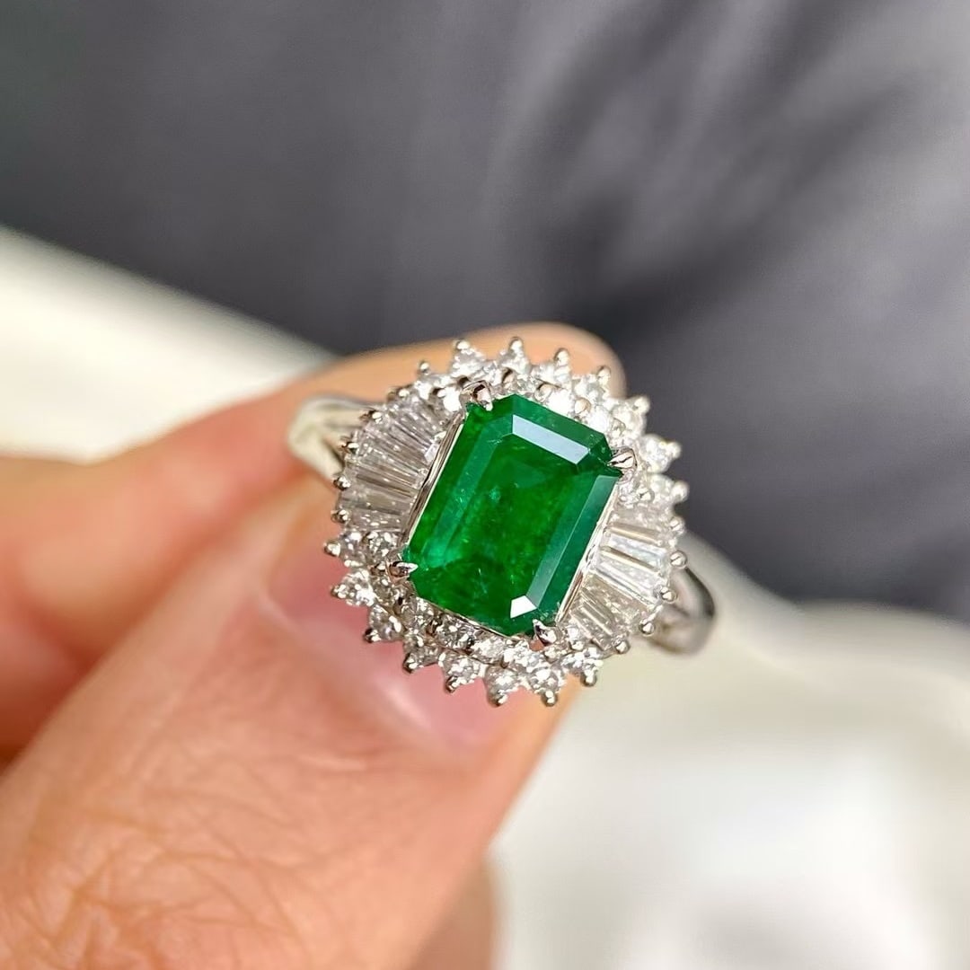 14k Gold 2.27 Ctw Vivid Green Natural Emerald & Diamond Ring - 3