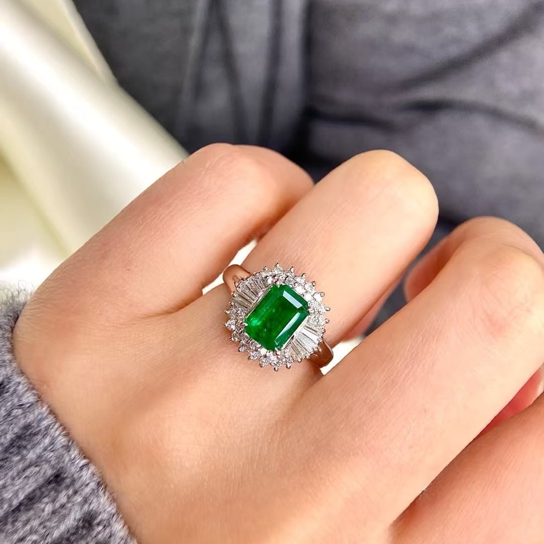14k Gold 2.27 Ctw Vivid Green Natural Emerald & Diamond Ring - 4