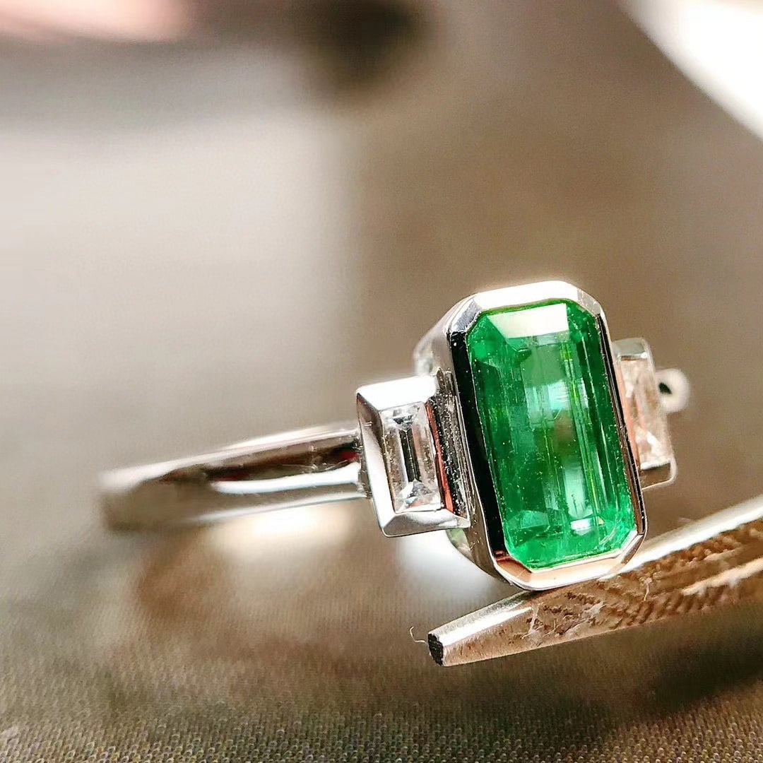 14k Gold 0.64 Ctw Intense Green Natural Emerald & Diamond Ring - 2