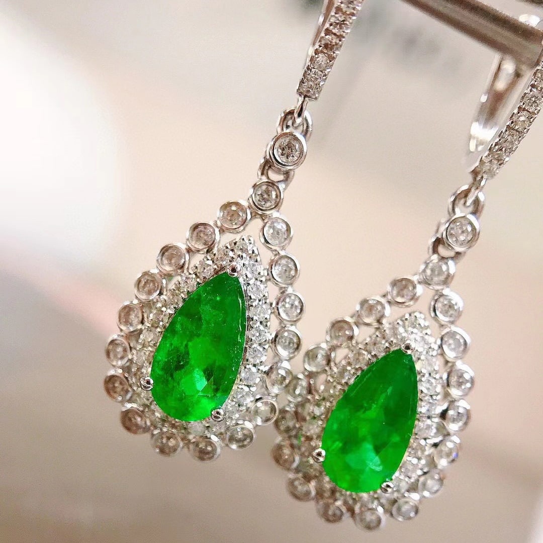 14k Gold 1.66 Ctw Vivid Green Natural Emerald & Diamond Earrings: Ref:230937208 // gold content:14k gold // main gemstone:emerald // shape:pear // carat weight:1. 16ct // color:vivid green // treatment:natural // // adjacent gemstone 2 : diamond // shape:round // ca
