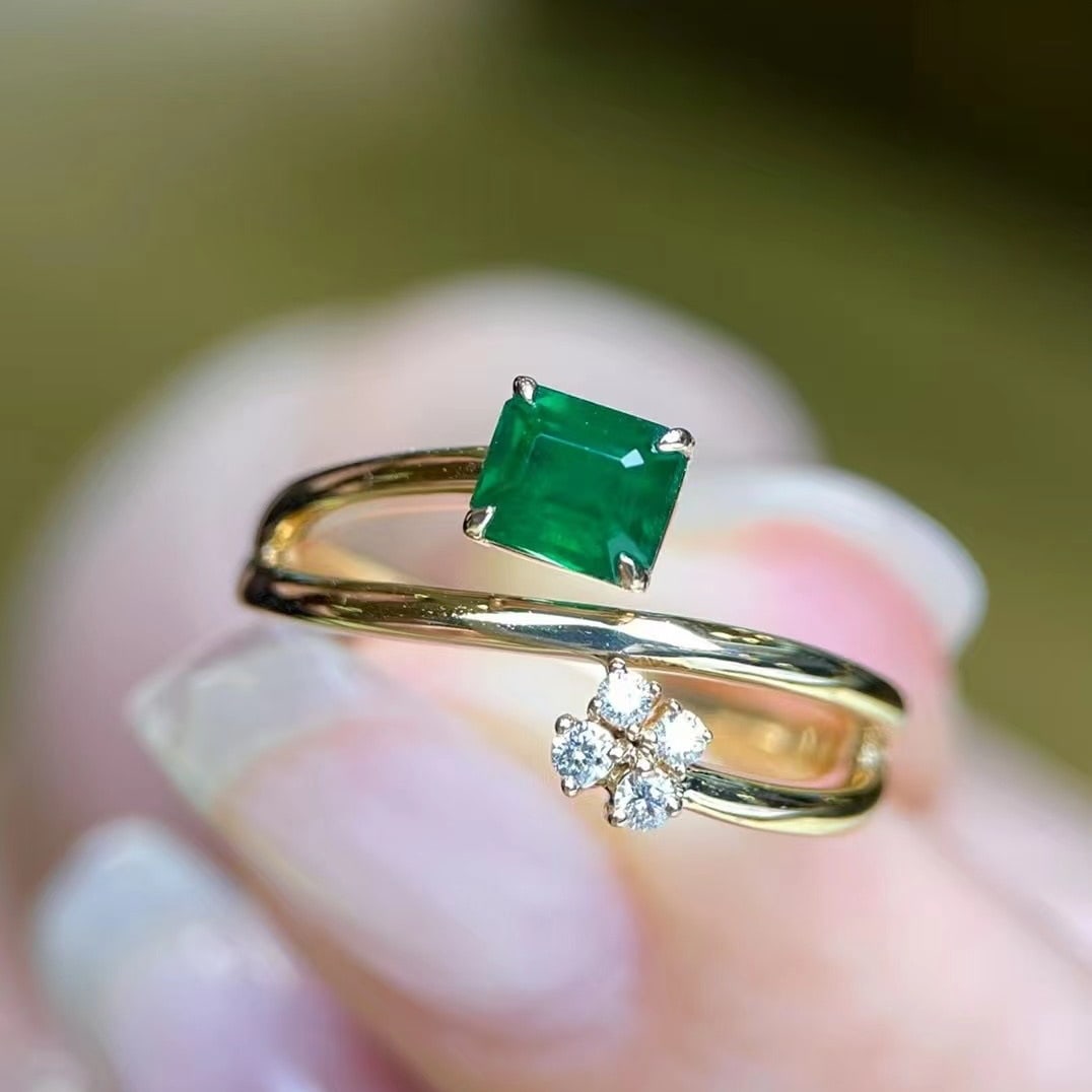 14k Gold 0.78 Ctw Vivid Green Natural Emerald & Diamond Ring: Ref:230937212 // gold content:14k gold // ring size:7. 25us // // main gemstone:emerald // shape:octagonal // carat weight:0. 71ct // color:vivid green // treatment:natural // // adjacent gemstone 2 :