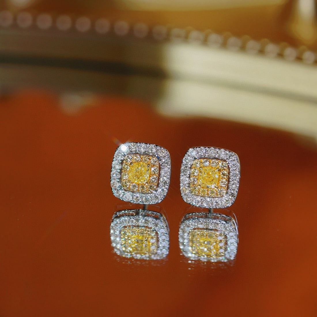 14k Gold 1.00 Ct Natural Color Diamond Earrings: Ref:230937217 // gold content:14k gold // main gemstone:diamond // shape:multiply // carat weight:1. 00ct // clarity grade:vs-si // color:color // treatment:natural // Condition: NewLow Estimate: