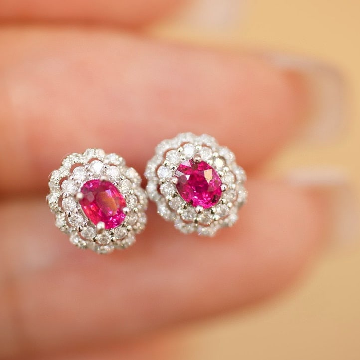 14k Gold 0.6 Ct Natural Ruby & Diamond Earrings: Ref:230937219 // gold content:14k gold // main gemstone:ruby // shape:oval // carat weight:0. 6ct // color:red // treatment:natural // // adjacent gemstone 2 : diamond // shape:round // clarity grade: