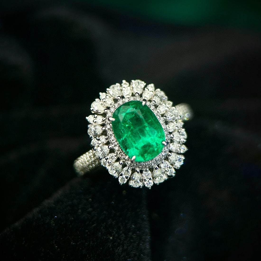 14k Gold 3.04 Ctw Vivid Green Natural Emerald & Diamond Ring - 2