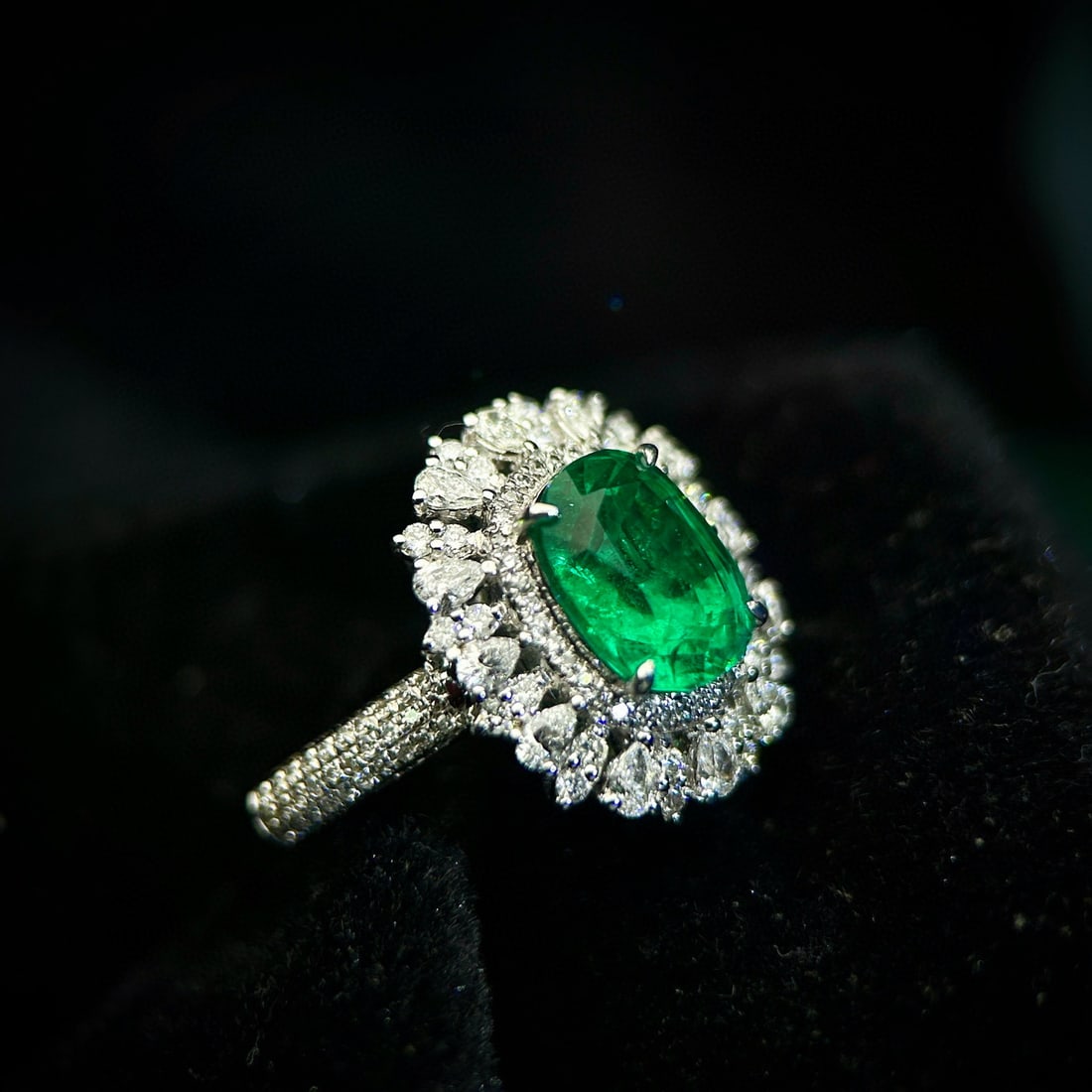 14k Gold 3.04 Ctw Vivid Green Natural Emerald & Diamond Ring - 4
