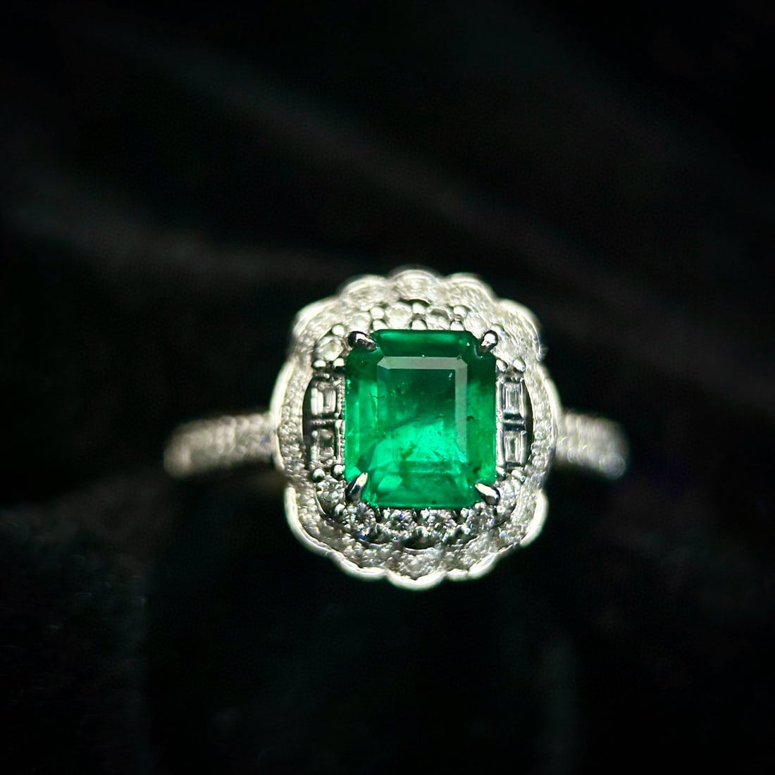 14k Gold 2.20 Ctw Vivid Green Natural Emerald & Diamond Ring: Ref:230937228 // gold content:14k gold // ring size:7. 25us // // main gemstone:emerald // shape:octagonal // carat weight:1. 6ct // color:vivid green // treatment:natural // // adjacent gemstone 2 :