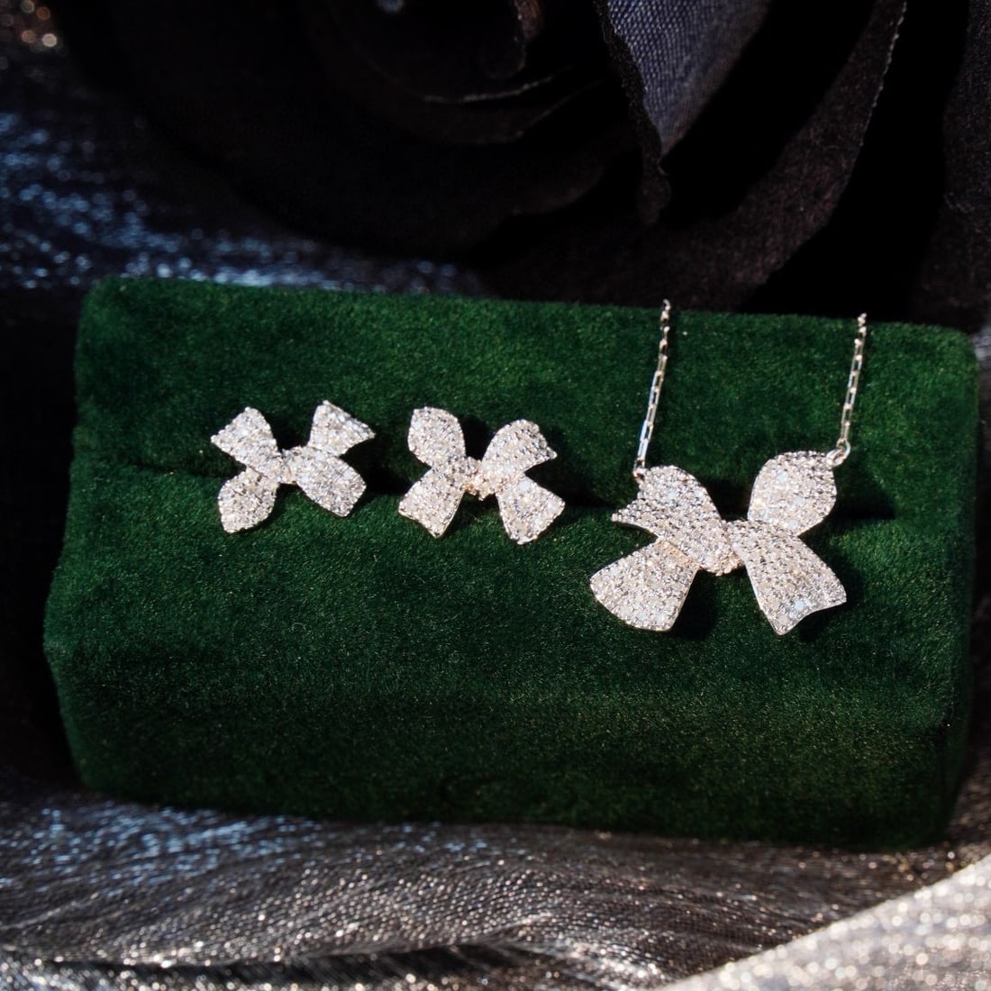 14k Gold 0.83 Ctw Natural H Diamond Jewelry Set: Ref:230937233 // gold content:14k gold // necklace // main gemstone:diamond // shape:round // carat weight:0. 43ct // clarity grade:vs-si // color:h // treatment:natural // cut grade:g // //