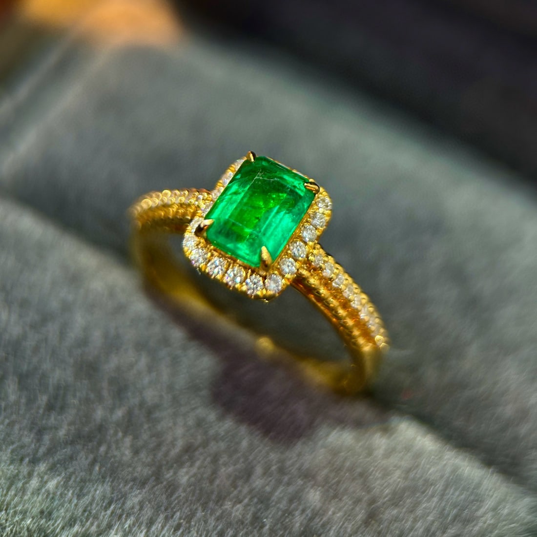 14k Gold 1.84 Ctw Vivid Green Natural Emerald & Diamond Ring - 3